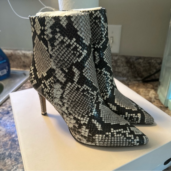 Katherine Kelly Shoes - Katherine Kelly Rosie Bootie 6.5